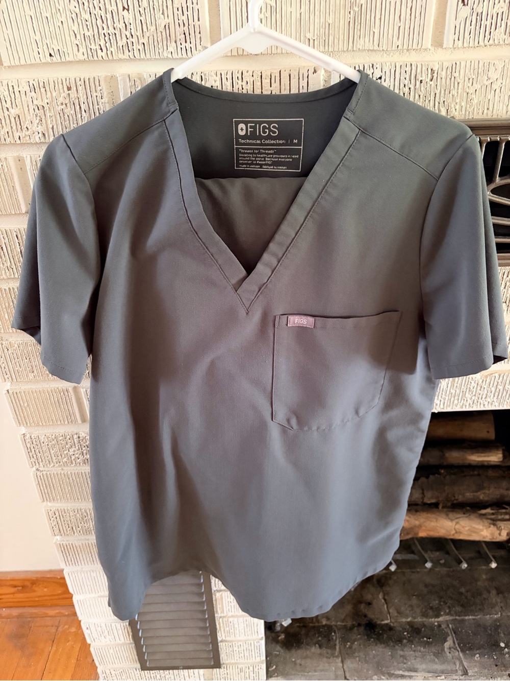 FIGS Women’s Charcoal V-Neck Scrub Set